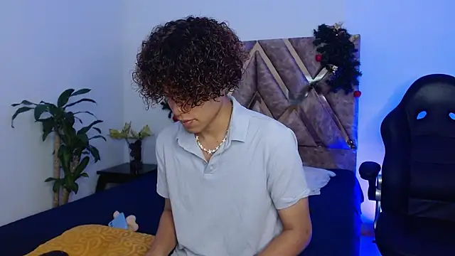 nickolas moon online show from 12-30-24, 05:34