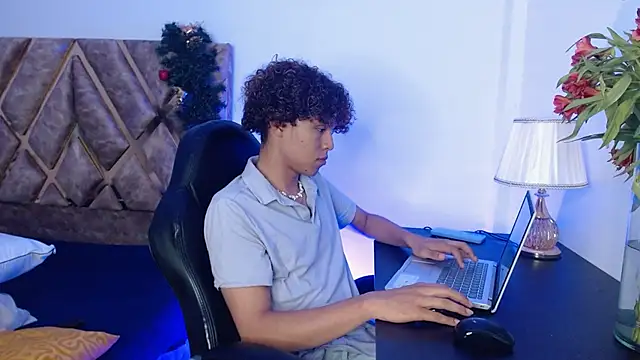 nickolas moon online show from 12-30-24, 08:36