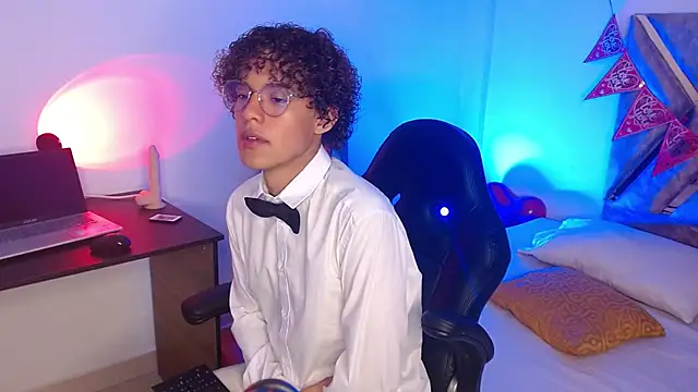 nickolas moon online show from 02-18-25, 02:49