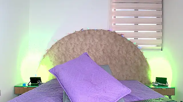 anisha x online show from 12-04-25, 07:22