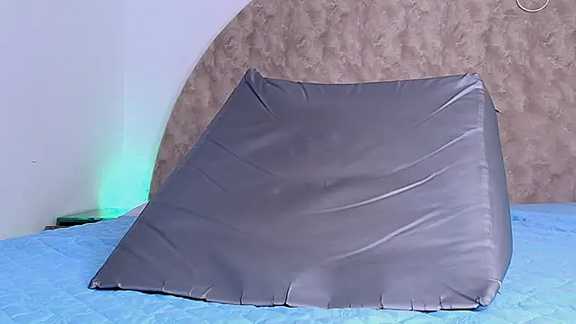 anisha x online show from 04-25-26, 07:22