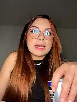 Snapshot of NatyOlson chatting on 12-21-25, 05:58 NatyOlson online show from 12-21-25, 05:58