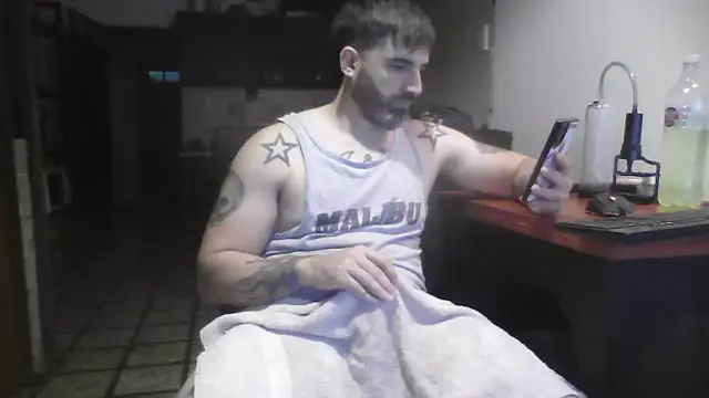 Snapshot of ozzypsico13 chatting on 11-02-25, 02:25 ozzypsico13 online show from 11-02-25, 02:25