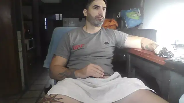 Snapshot of ozzypsico13 chatting on 03-18-26, 11:35 ozzypsico13 online show from 03-18-26, 11:35