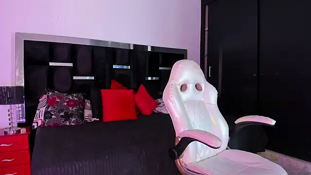 Tasha Sant online show from 10-29-25, 08:32