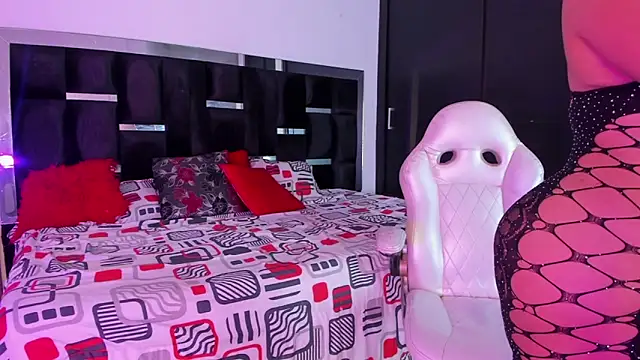 Tasha Sant online show from 11-21-25, 08:07