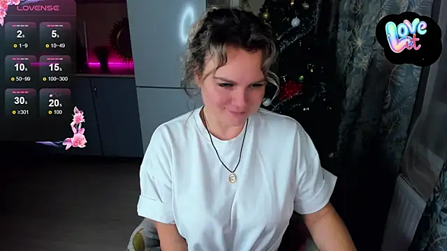 Snapshot of candy_queeen chatting on 12-08-24, 10:47 candy queeen online show from 12-08-24, 10:47