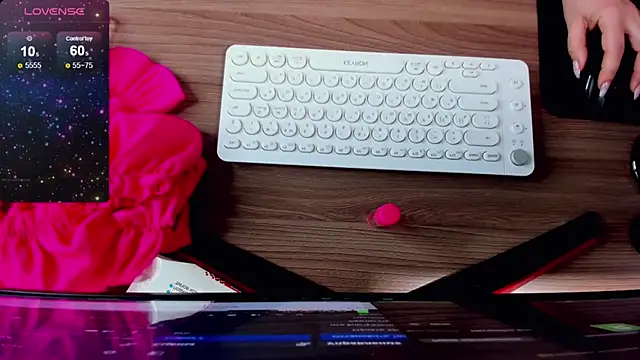 Snapshot of candy_queeen chatting on 01-06-25, 05:08 candy queeen online show from 01-06-25, 05:08