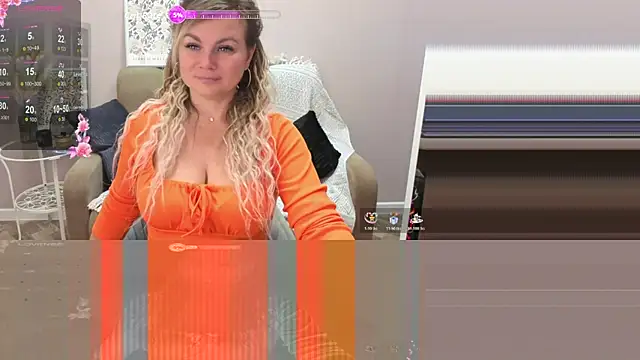 Snapshot of candy_queeen chatting on 10-20-25, 12:27 candy queeen online show from 10-20-25, 12:27