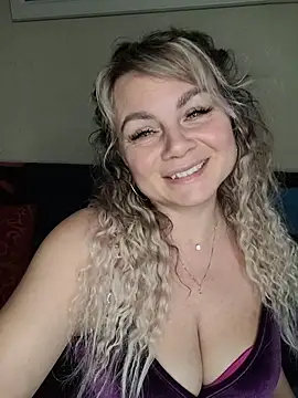 Snapshot of candy_queeen chatting on 11-27-25, 10:17 candy queeen online show from 11-27-25, 10:17