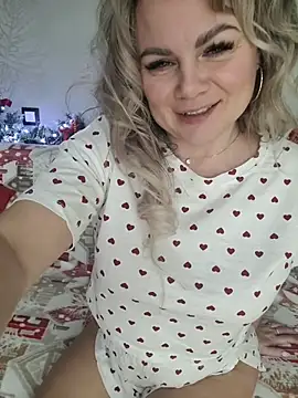 Snapshot of candy_queeen chatting on 01-08-26, 04:15 candy queeen online show from 01-08-26, 04:15