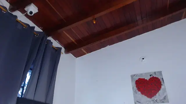 Snapshot of Amara_Red chatting on 09-30-25, 11:15 Amara Red online show from 09-30-25, 11:15