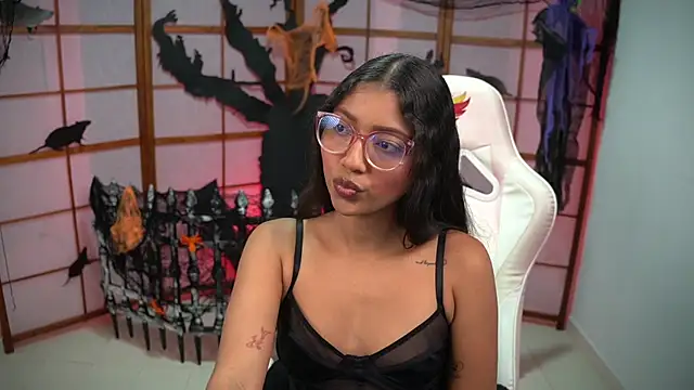 small emilie online show from 10-21-25, 01:12