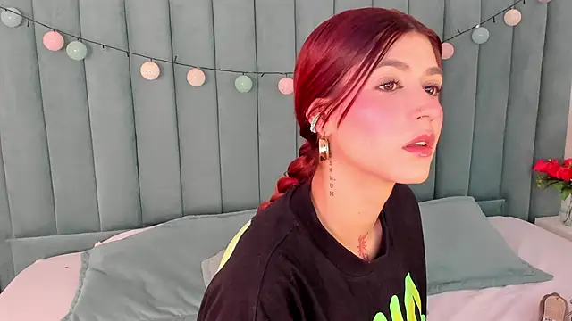 Snapshot of AnnyCherry_ chatting on 03-05-25, 04:13 AnnyCherry online show from 03-05-25, 04:13