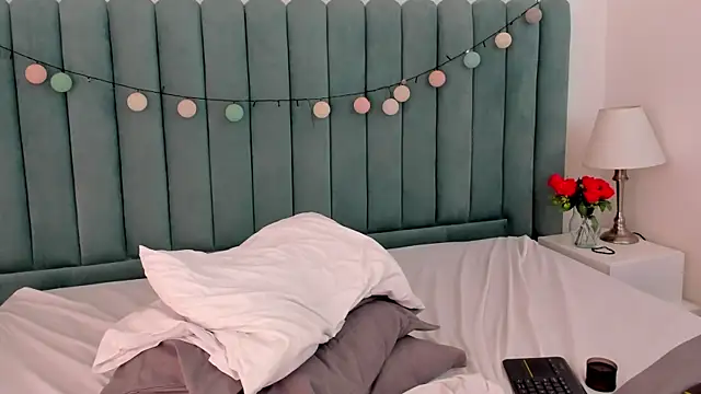 Snapshot of AnnyCherry_ chatting on 03-17-25, 09:34 AnnyCherry online show from 03-17-25, 09:34