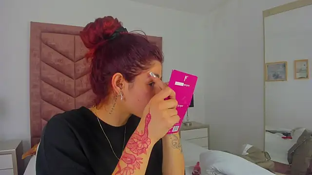 Snapshot of AnnyCherry_ chatting on 10-15-25, 06:30 AnnyCherry online show from 10-15-25, 06:30