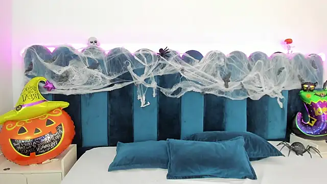 Snapshot of AnnyCherry_ chatting on 10-29-25, 11:39 AnnyCherry online show from 10-29-25, 11:39