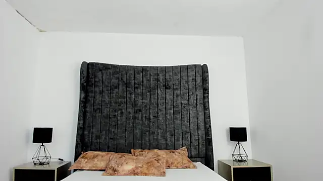 Snapshot of AnnyCherry_ chatting on 12-20-25, 12:18 AnnyCherry online show from 12-20-25, 12:18