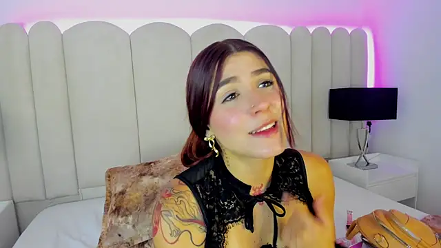 Snapshot of AnnyCherry_ chatting on 01-06-26, 08:01 AnnyCherry online show from 01-06-26, 08:01