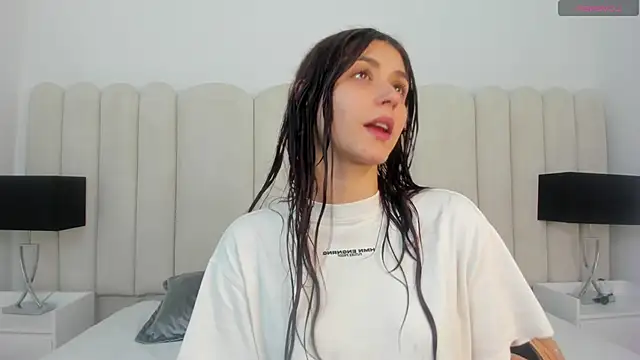 Snapshot of AnnyCherry_ chatting on 02-24-26, 01:36 AnnyCherry online show from 02-24-26, 01:36