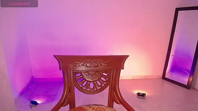 DIANEE 01 online show from 10-10-25, 01:04