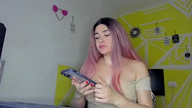 Nikolle Rouss online show from 11-11-25, 04:40