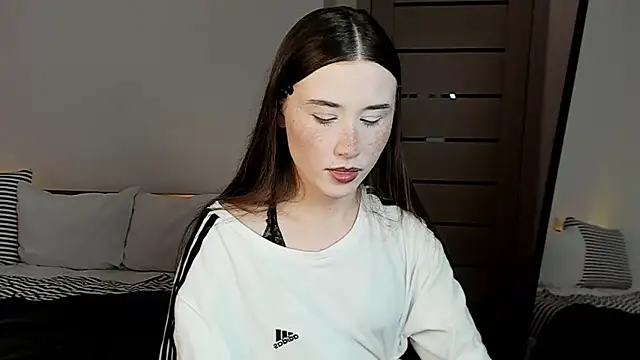 Stella Sunny online show from 01-15-26, 06:00