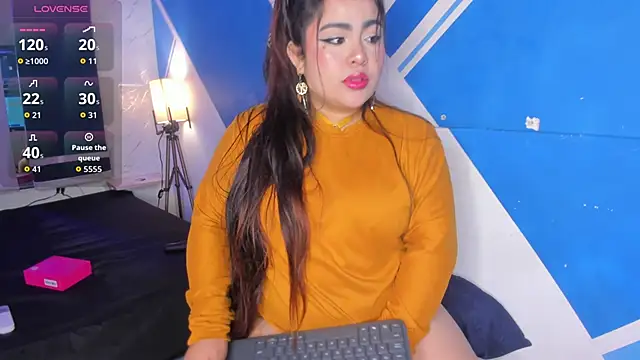 Snapshot of SamanthaFerrer_ chatting on 10-14-25, 04:46 SamanthaFerrer  online show from 10-14-25, 04:46