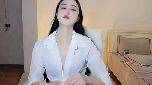 Snapshot of LI-200310 chatting on 12-23-25, 07:39 LI-200310 online show from 12-23-25, 07:39