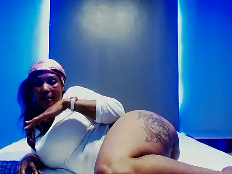 Snapshot of Juicyasss35xx chatting on 10-05-25, 06:39 Juicyasss35xx online show from 10-05-25, 06:39