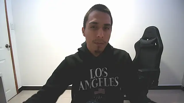 Snapshot of michaelhotbbc chatting on 09-24-25, 03:21 michaelhotbbc online show from 09-24-25, 03:21