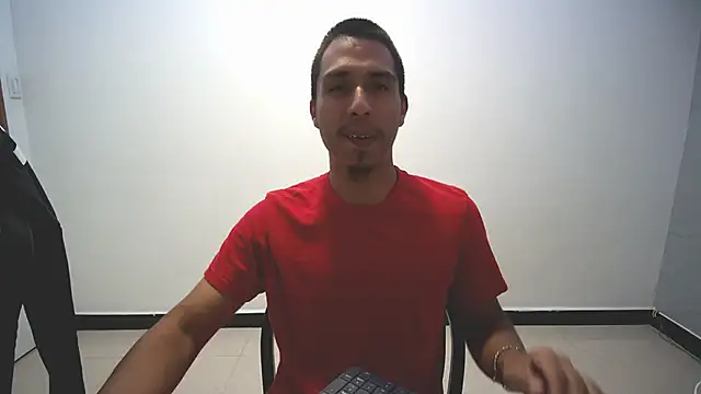 Snapshot of michaelhotbbc chatting on 09-25-25, 03:32 michaelhotbbc online show from 09-25-25, 03:32