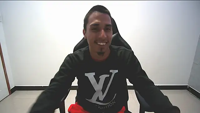 Snapshot of michaelhotbbc chatting on 09-26-25, 04:16 michaelhotbbc online show from 09-26-25, 04:16