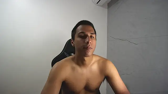 Snapshot of michaelhotbbc chatting on 10-02-25, 03:35 michaelhotbbc online show from 10-02-25, 03:35