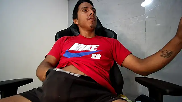 Snapshot of michaelhotbbc chatting on 10-26-25, 04:51 michaelhotbbc online show from 10-26-25, 04:51