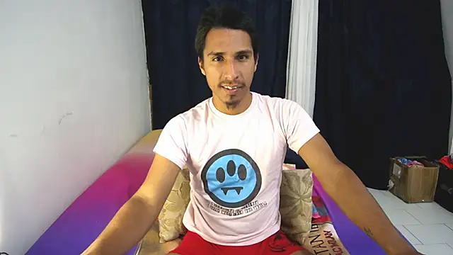 Snapshot of michaelhotbbc chatting on 12-01-25, 05:23 michaelhotbbc online show from 12-01-25, 05:23