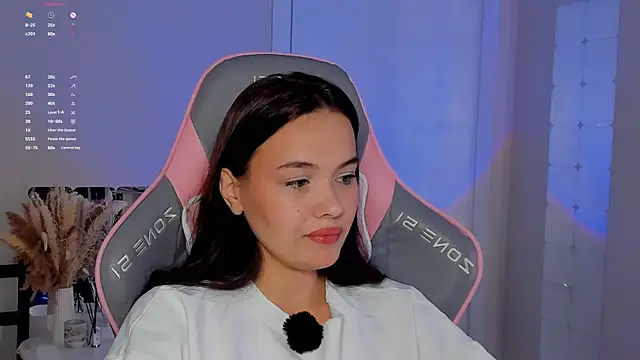 Snapshot of _Sweetie_ chatting on 11-13-25, 06:45 Sweetie online show from 11-13-25, 06:45