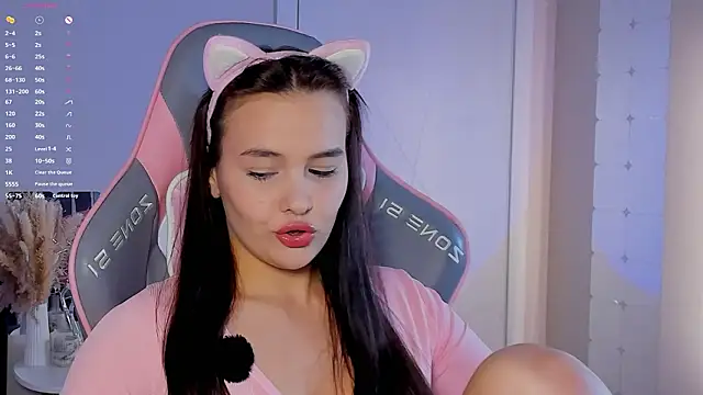 Snapshot of _Sweetie_ chatting on 02-12-26, 02:23 Sweetie online show from 02-12-26, 02:23