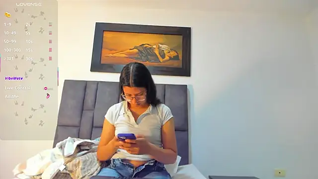 Vahiolet smith online show from 06-26-26, 03:22