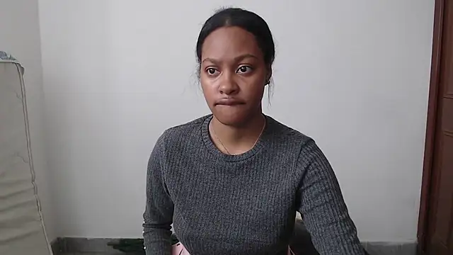 Snapshot of StormiHills chatting on 01-18-26, 06:44 StormiHills online show from 01-18-26, 06:44