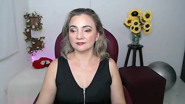 Snapshot of Ghada_milf chatting on 03-12-26, 11:22 Ghada milf online show from 03-12-26, 11:22