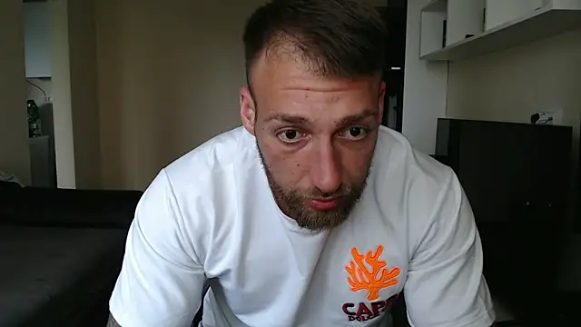 Snapshot of Alusca chatting on 05-31-26, 09:16 Alusca online show from 05-31-26, 09:16