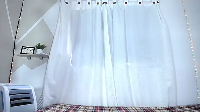 Hillary queen online show from 02-20-25, 12:36