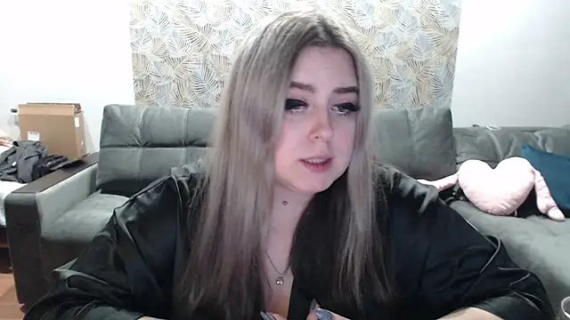 TiffaniYW online show from 12-10-24, 07:22