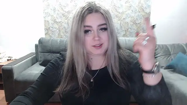 TiffaniYW online show from 12-16-24, 08:48