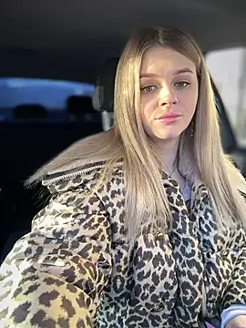 Snapshot of Love_Bri chatting on 03-22-25, 05:17 Love Bri online show from 03-22-25, 05:17