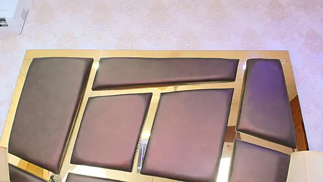 Snapshot of BellahColucci chatting on 12-18-24, 11:30 BellahColucci online show from 12-18-24, 11:30