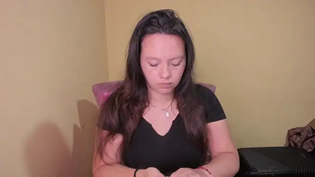 lauraguzman online show from 06-17-26, 03:09