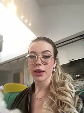 KylieJoyce online show from 01-06-25, 07:42