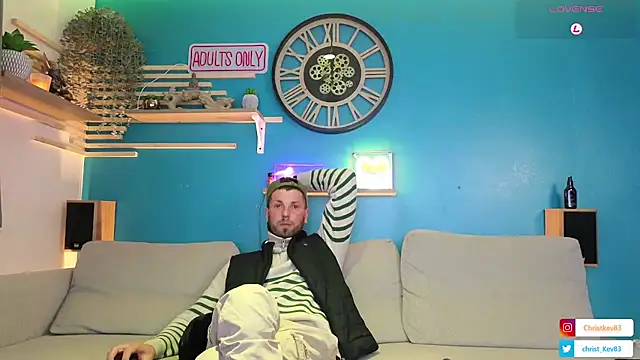 braqueuemar83 online show from 03-15-25, 07:05